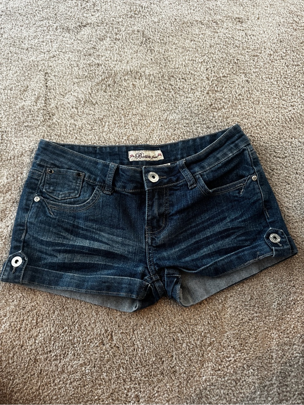 Vintage Y2k botin low rise denim shorts, mini status cross size small